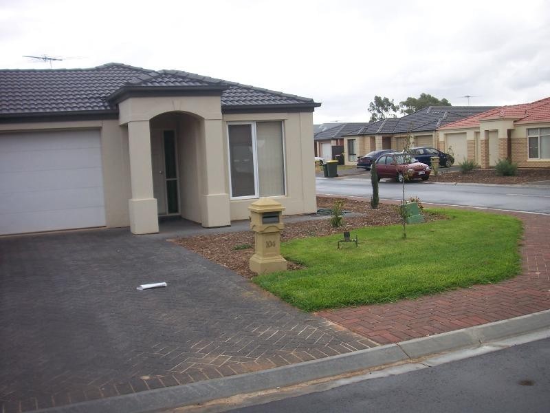 104 Lakeside Drive, Andrews Farm SA 5114