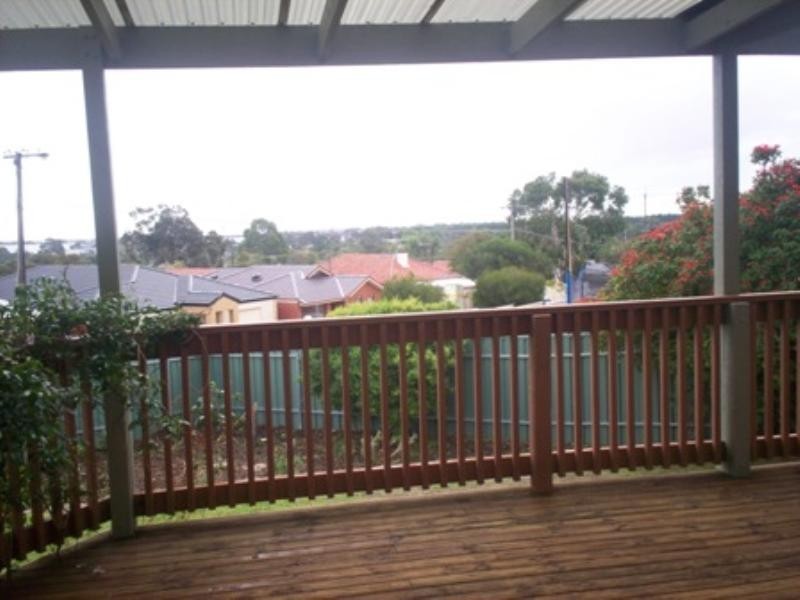 21 Amber Avenue, Clearview SA 5085