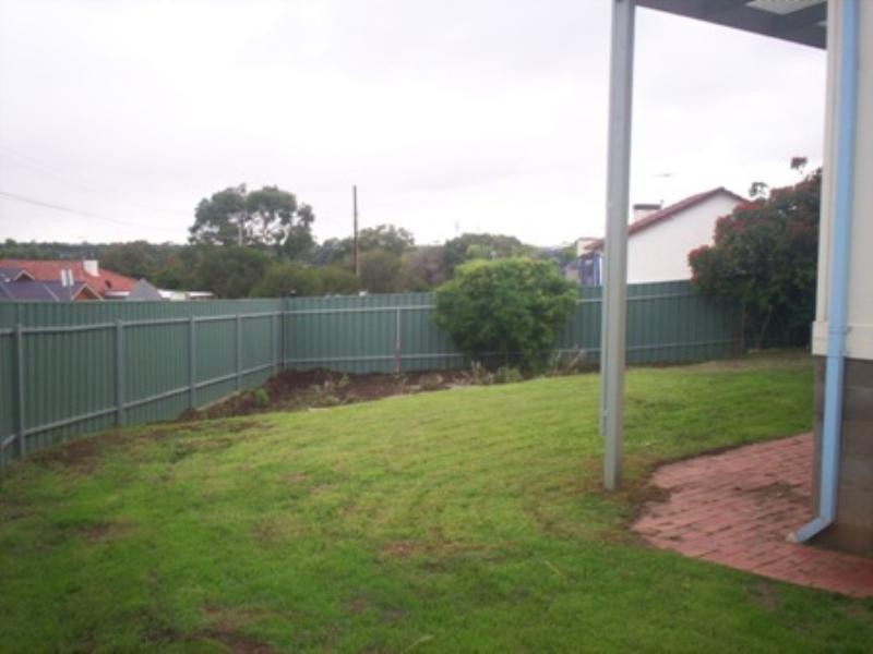 21 Amber Avenue, Clearview SA 5085