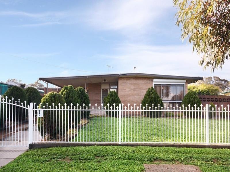 4 Maves Road, Para Hills SA 5096