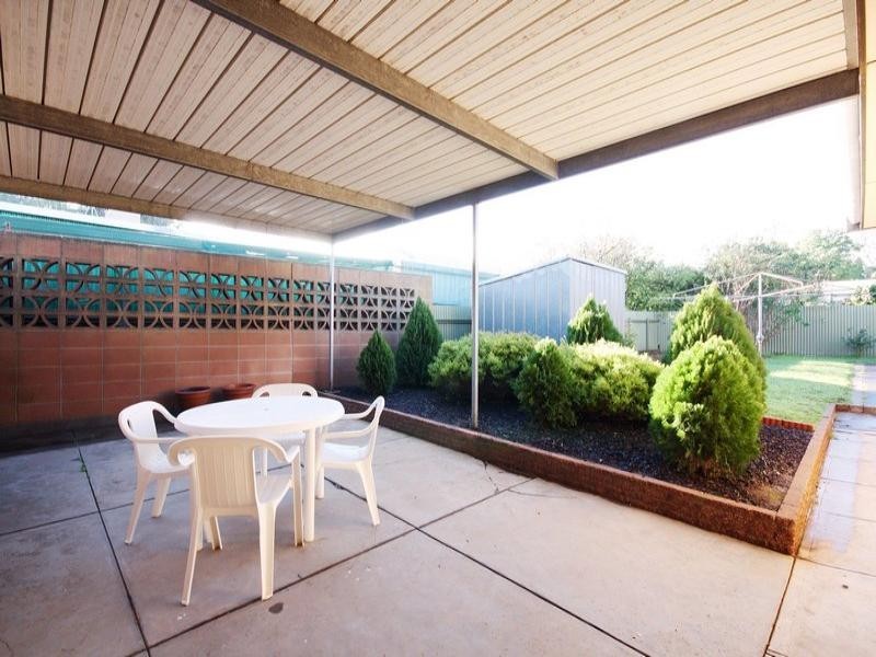 4 Maves Road, Para Hills SA 5096