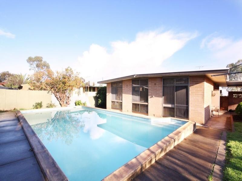4 Maves Road, Para Hills SA 5096