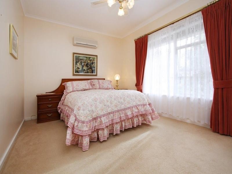 1 Warilda Avenue, Valley View SA 5093