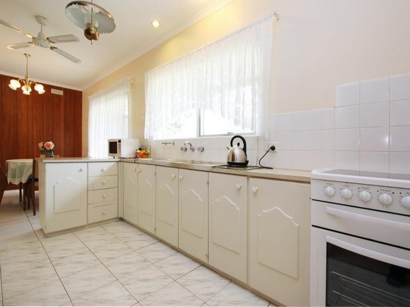 1 Warilda Avenue, Valley View SA 5093