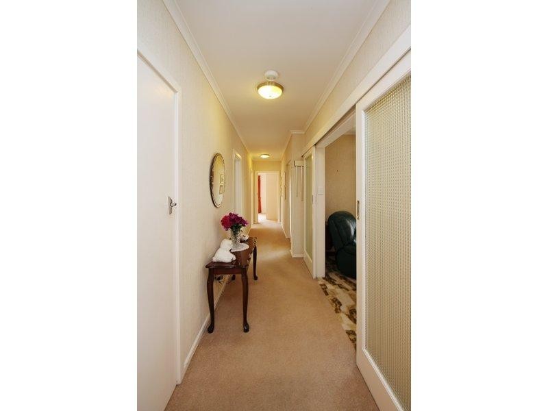 1 Warilda Avenue, Valley View SA 5093