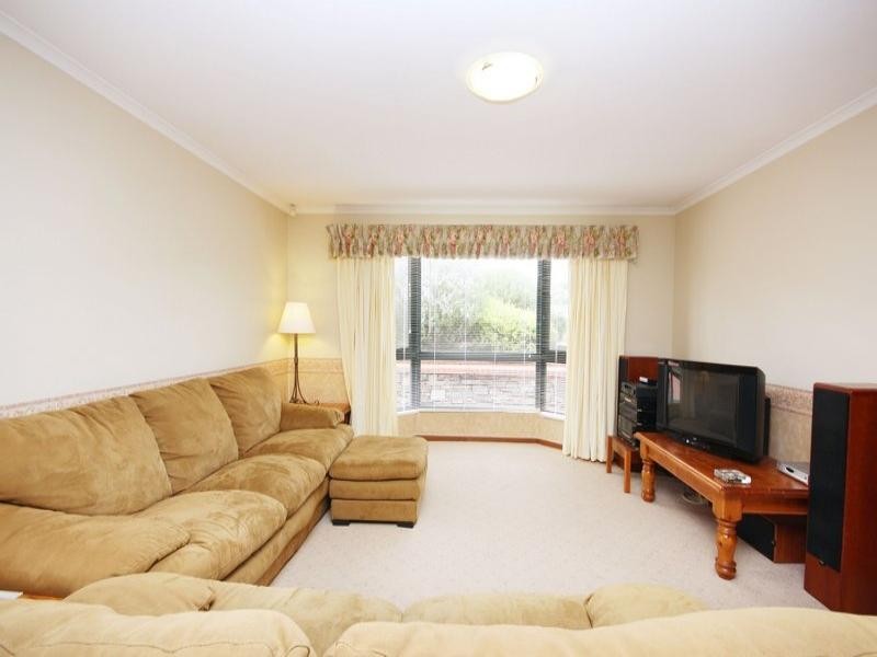 10 Holly Place, Golden Grove SA 5125