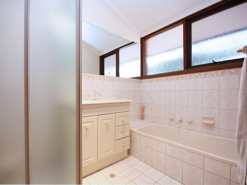 54 Wynn Vale Drive, Gulfview Heights SA 5096