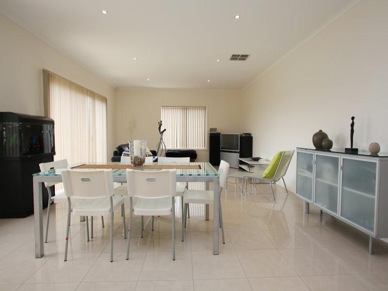 44 Lord Howe Crescent, Mawson Lakes SA 5095