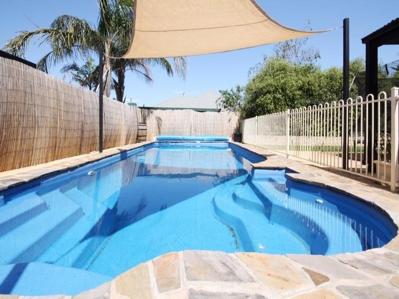 25 Hilltop Drive, Oakden SA 5086