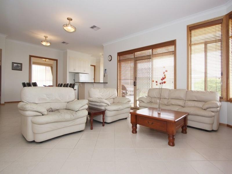 18 Falcon Drive, Hewett SA 5118