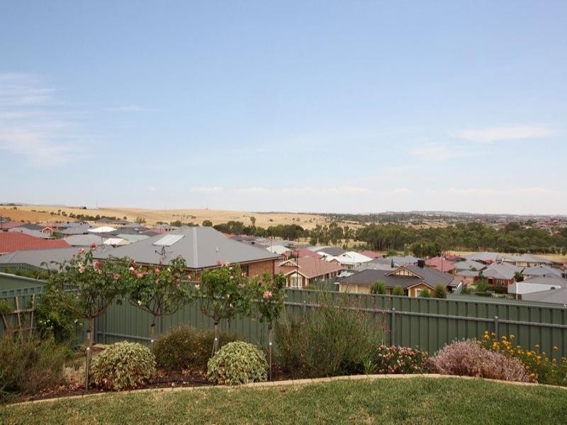 18 Falcon Drive, Hewett SA 5118