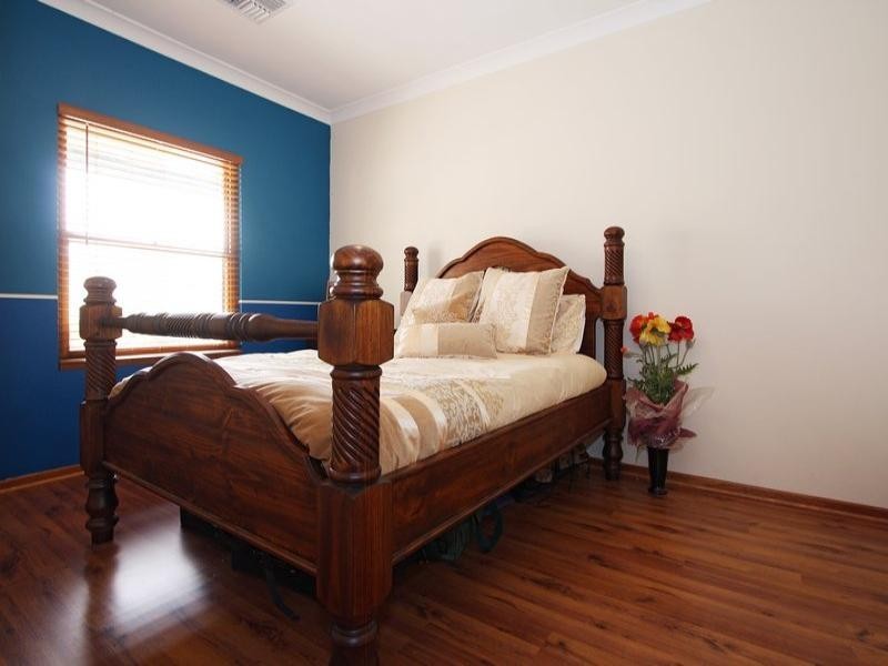 8 Dotterel Place, Mawson Lakes SA 5095