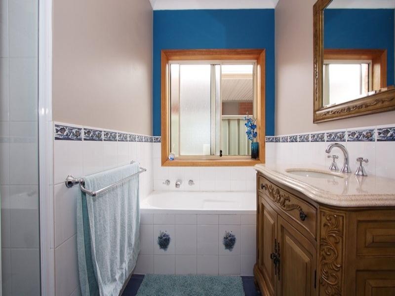 8 Dotterel Place, Mawson Lakes SA 5095