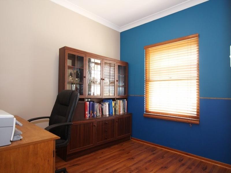 8 Dotterel Place, Mawson Lakes SA 5095