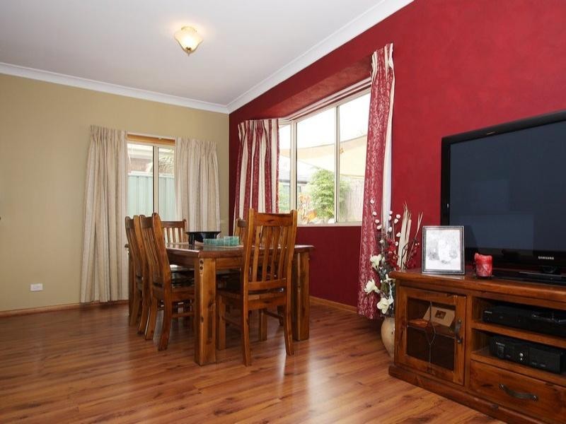 8 Dotterel Place, Mawson Lakes SA 5095