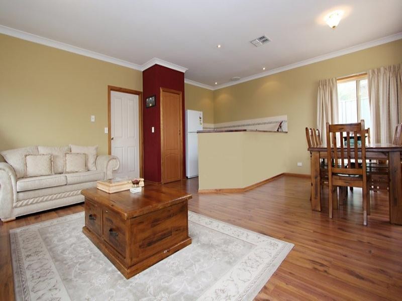 8 Dotterel Place, Mawson Lakes SA 5095