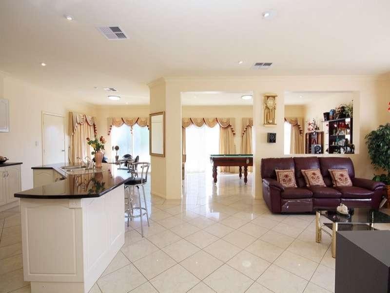 5 Maple Circuit, Mawson Lakes SA 5095