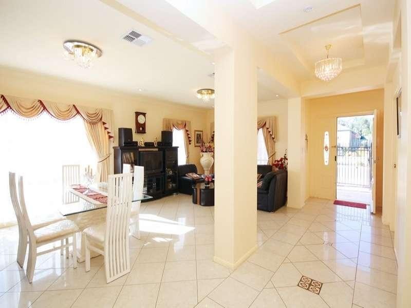 5 Maple Circuit, Mawson Lakes SA 5095