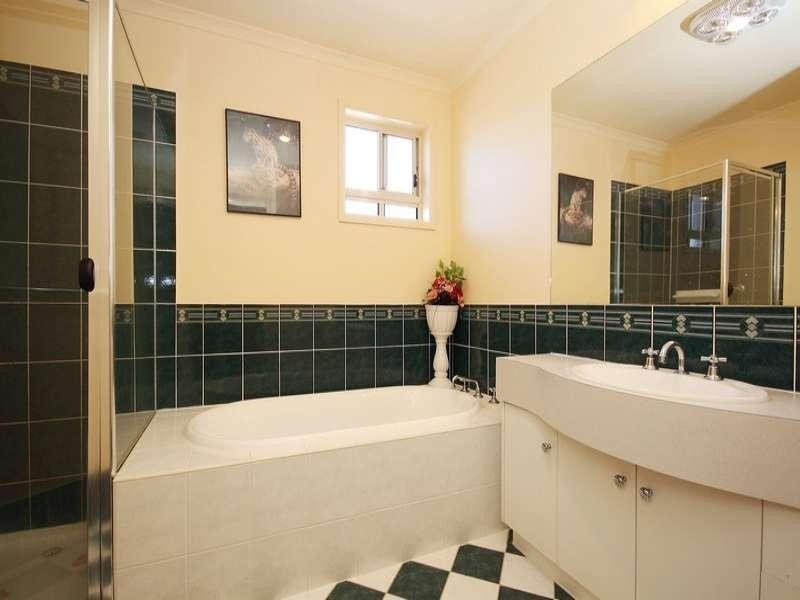 5 Maple Circuit, Mawson Lakes SA 5095