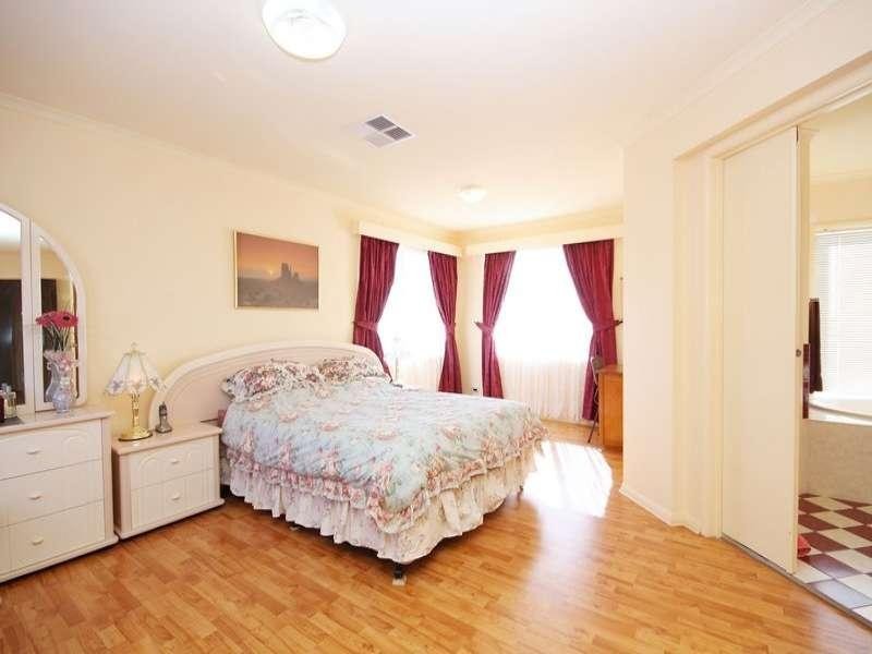 5 Maple Circuit, Mawson Lakes SA 5095