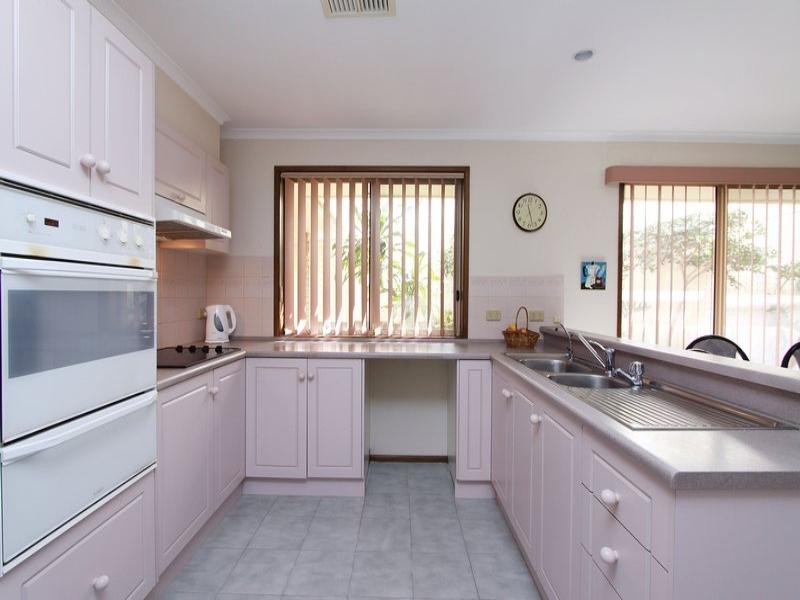 10 Sissinghurst Drive, Oakden SA 5086