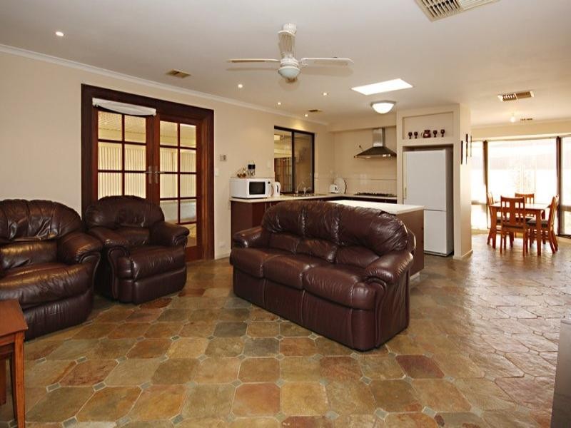 16 Linwood Crescent, Parafield Gardens SA 5107