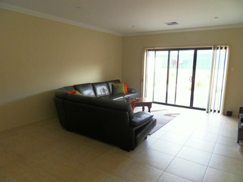 32 Ramsay Street, Hillcrest SA 5086