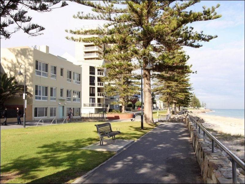 4/17 South Esplanade, Glenelg SA 5045
