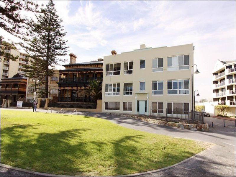 4/17 South Esplanade, Glenelg SA 5045