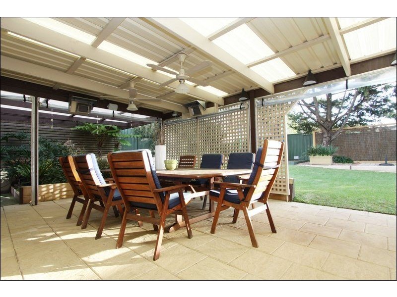 10 Kuantan Drive, Aberfoyle Park SA 5159