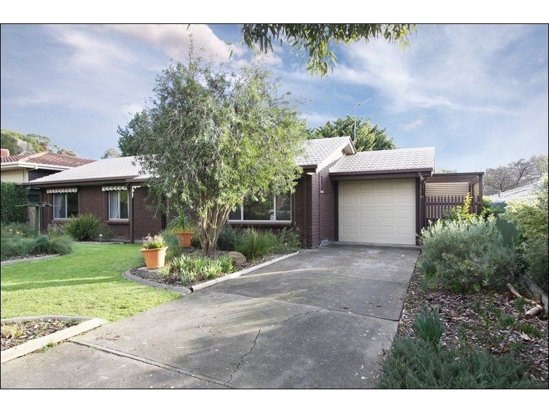 10 Kuantan Drive, Aberfoyle Park SA 5159