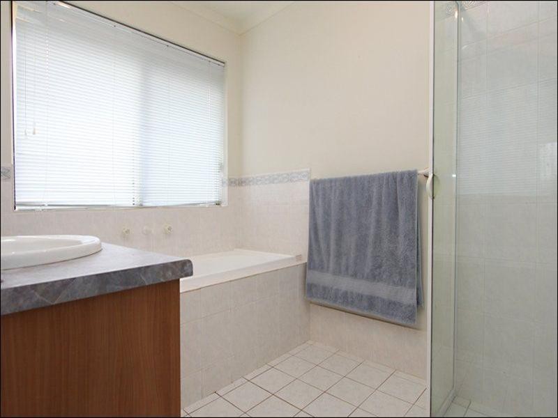 10 Rowe Circuit, Walkley Heights SA 5098