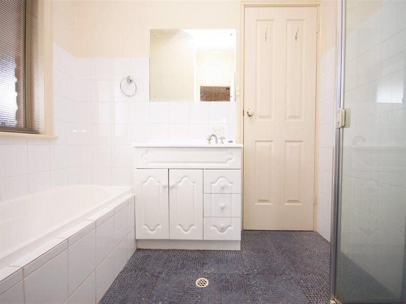 4A Blue Wren Circuit, Mawson Lakes SA 5095