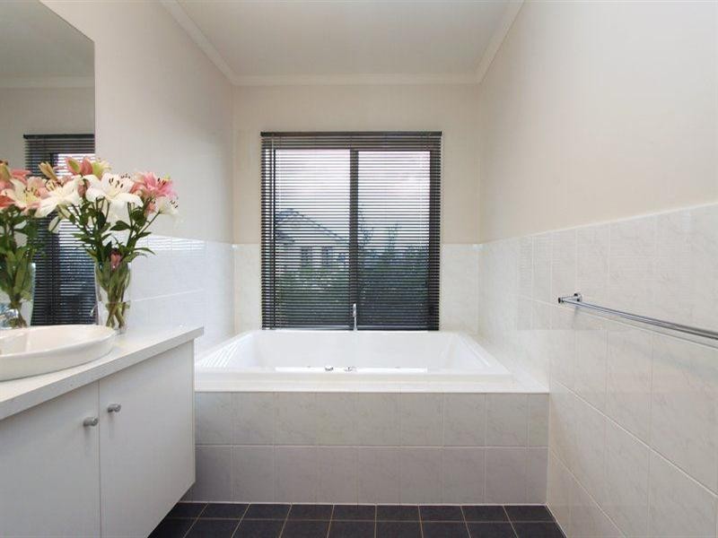 2 Lincoln Place, Mawson Lakes SA 5095