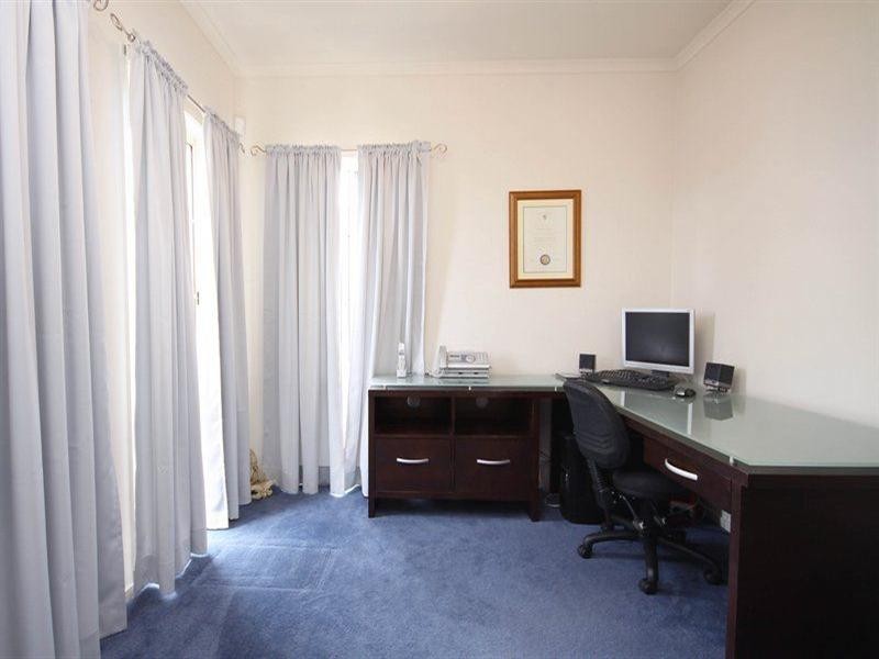 2 Lincoln Place, Mawson Lakes SA 5095