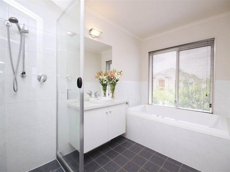 2 Lincoln Place, Mawson Lakes SA 5095