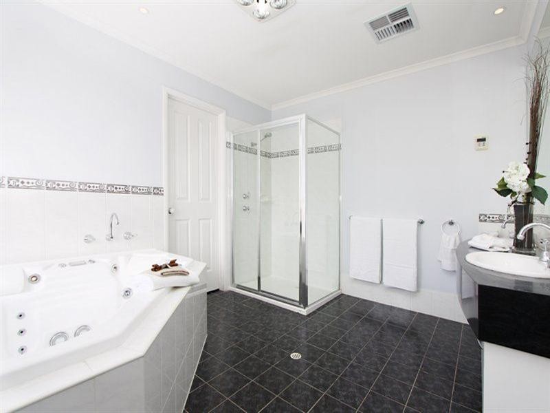 24 Tower Court, Walkley Heights SA 5098