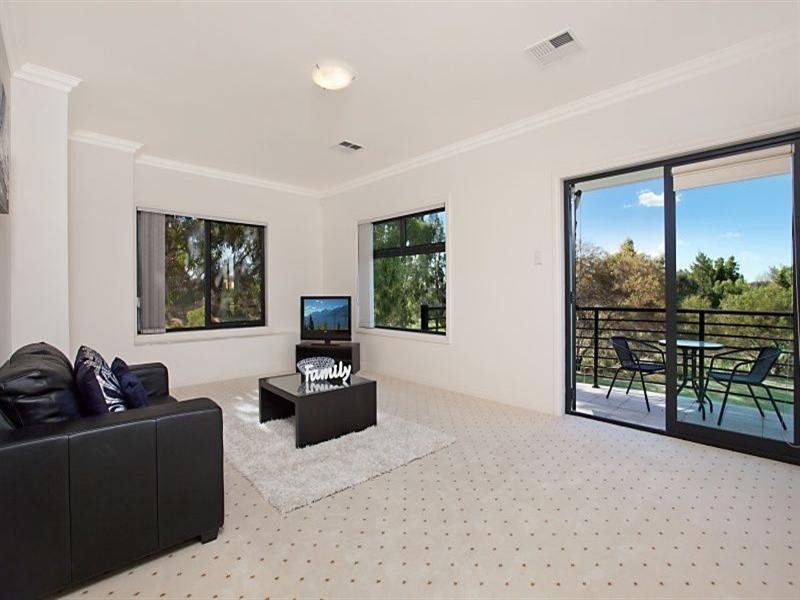 6 Grandview Court, Mawson Lakes SA 5095