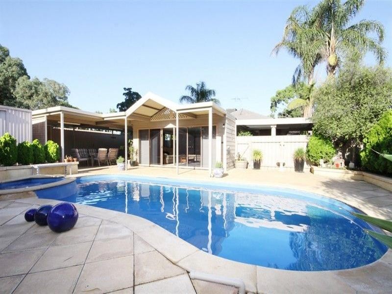 5 Nowra Street, Redwood Park SA 5097