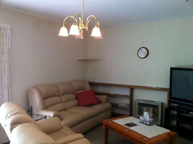 4 Flinders Drive, Valley View SA 5093