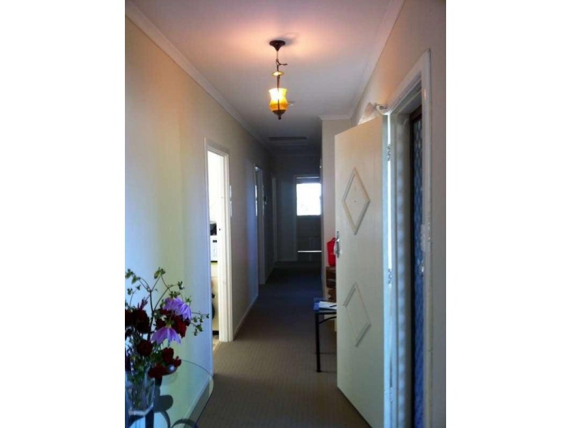 4 Flinders Drive, Valley View SA 5093