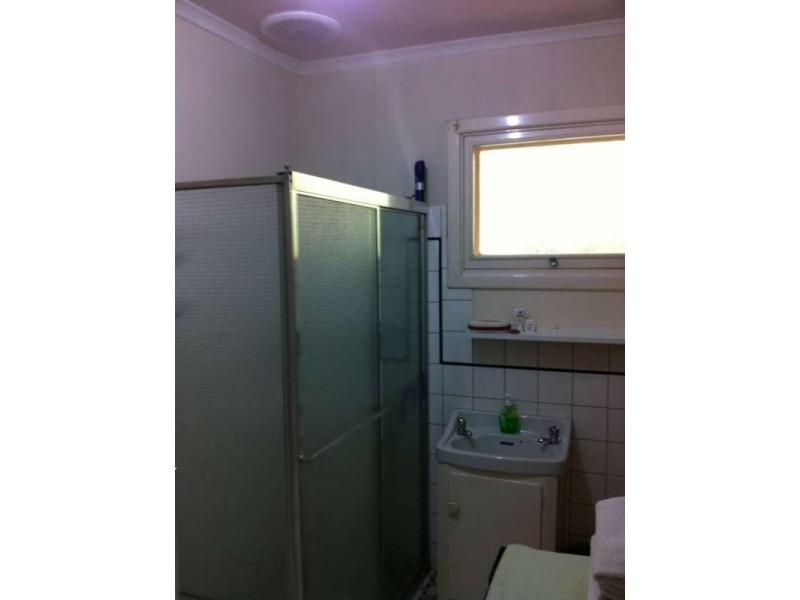 4 Flinders Drive, Valley View SA 5093