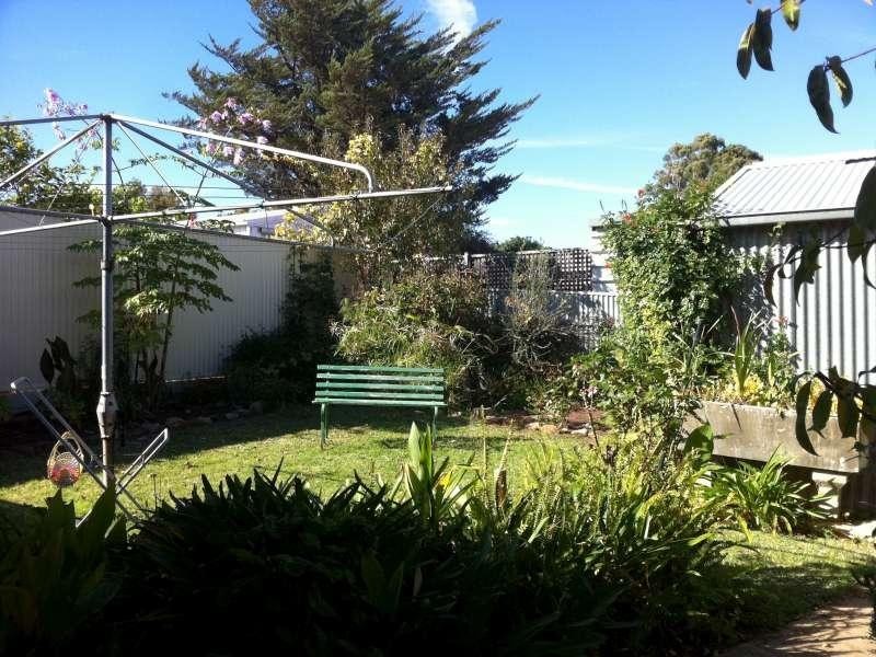 4 Flinders Drive, Valley View SA 5093