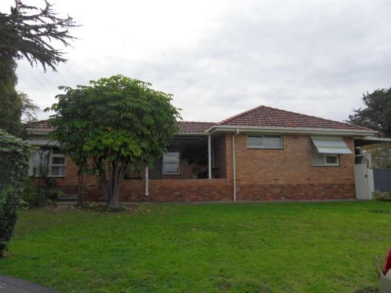 4 Flinders Drive, Valley View SA 5093