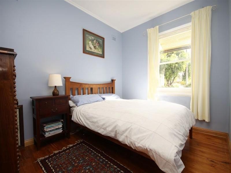 4 Guildford Street, Clearview SA 5085