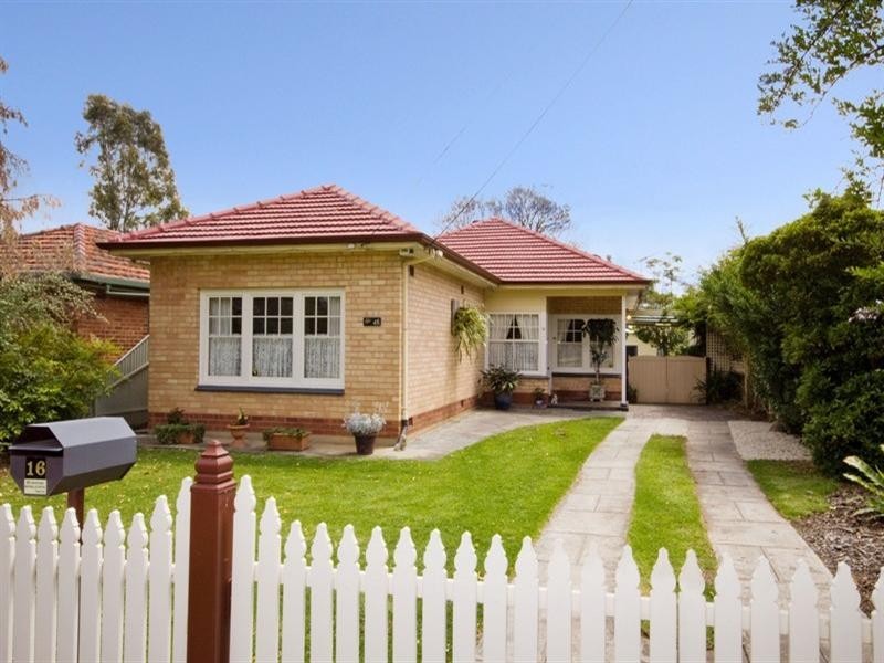 16 Selkirk Avenue, Clearview SA 5085