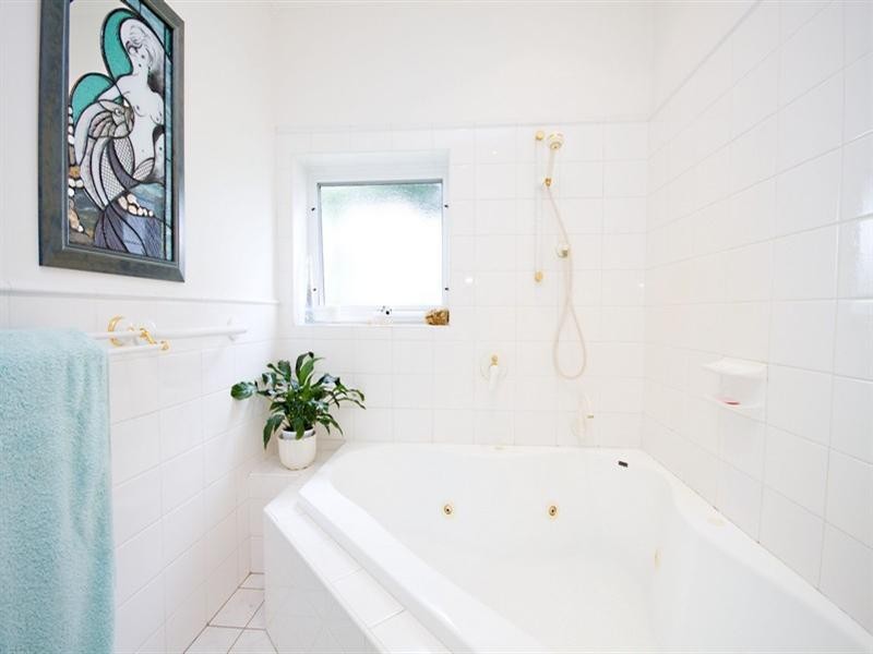 16 Selkirk Avenue, Clearview SA 5085