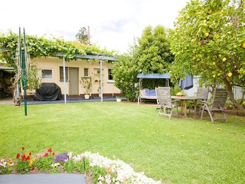 16 Selkirk Avenue, Clearview SA 5085