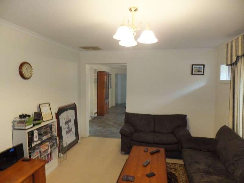 18 Farnborough Street, Oakden SA 5086