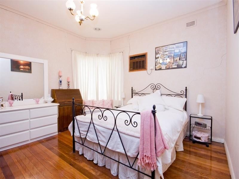 13 Selkirk Avenue, Clearview SA 5085